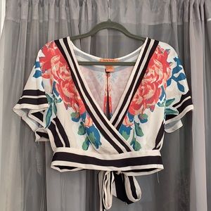 Flying Tomato floral top